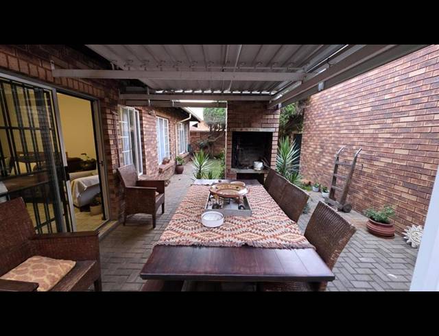 3 BEDROOM TOWNHOUSE FOR SALE IN MAGALIESKRUIN